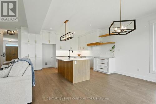 3104 Gillespie Trail, London South (South V), ON - Indoor Photo Showing Kitchen With Upgraded Kitchen