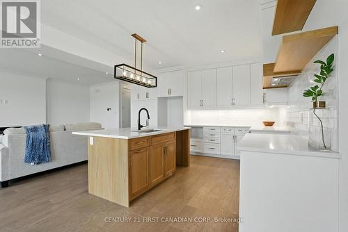 3104 Gillespie Trail, London South (South V), ON - Indoor Photo Showing Kitchen