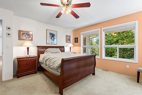 1548 Teetzel Road, Creston, BC - Indoor Photo Showing Bedroom