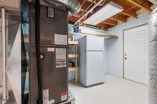1548 Teetzel Road, Creston, BC - Indoor Photo Showing Basement
