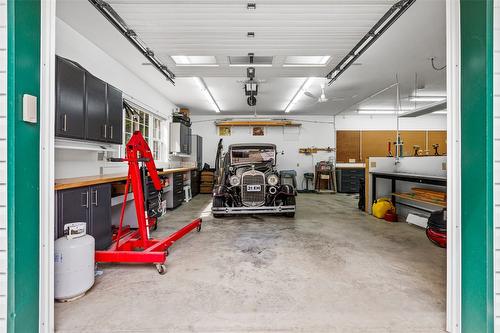 1548 Teetzel Road, Creston, BC - Indoor Photo Showing Garage