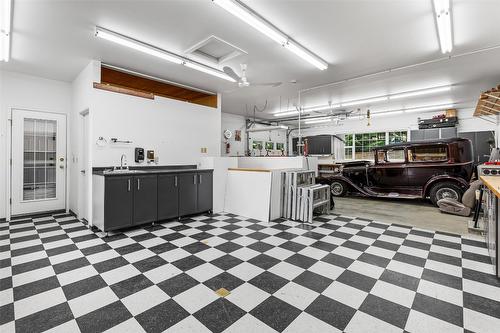 1548 Teetzel Road, Creston, BC - Indoor Photo Showing Garage