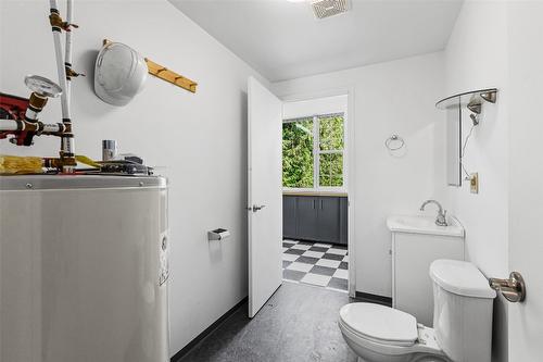 1548 Teetzel Road, Creston, BC - Indoor Photo Showing Other Room