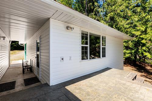 1548 Teetzel Road, Creston, BC - Outdoor With Exterior