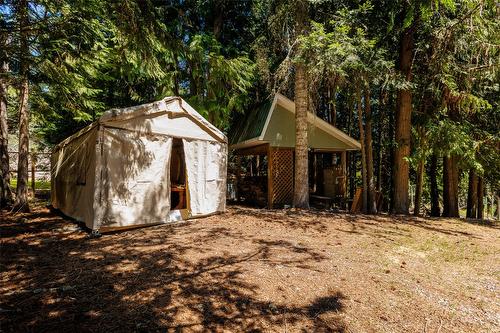 1548 Teetzel Road, Creston, BC - Outdoor