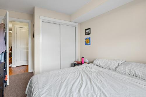 211-1479 Glenmore Road, Kelowna, BC - Indoor Photo Showing Bedroom