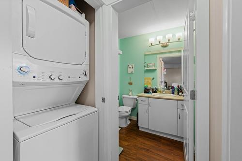 211-1479 Glenmore Road, Kelowna, BC - Indoor Photo Showing Laundry Room