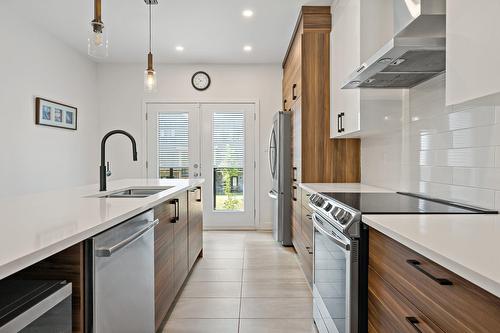 Kitchen - 573 Rue Charlie-Forbell, Mont-Tremblant, QC - Indoor Photo Showing Kitchen With Double Sink With Upgraded Kitchen