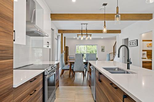 Kitchen - 573 Rue Charlie-Forbell, Mont-Tremblant, QC - Indoor Photo Showing Kitchen With Double Sink With Upgraded Kitchen