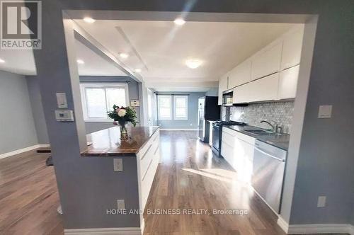 162 Carter Crescent, Cambridge, ON - Indoor Photo Showing Kitchen With Upgraded Kitchen