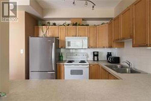 1128 Sunset Drive Unit# 1104, Kelowna, BC - Indoor Photo Showing Kitchen With Double Sink