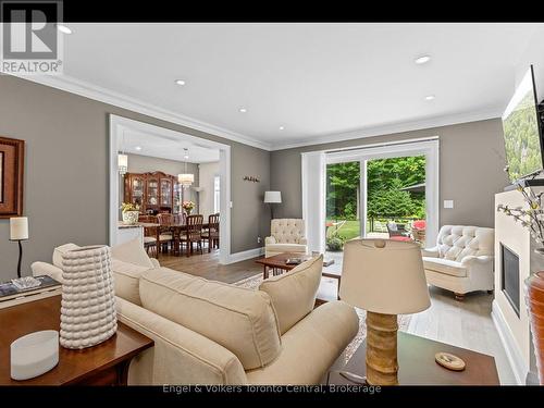 81 Spruce Street, Tiny, ON - Indoor Photo Showing Living Room