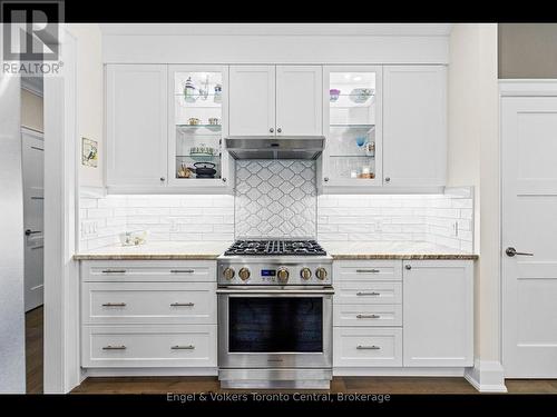81 Spruce Street, Tiny, ON - Indoor Photo Showing Kitchen With Upgraded Kitchen