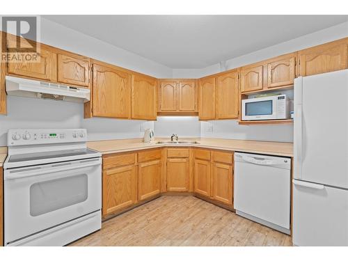 Kitchen - 250 5 Street Se Unit# 313, Salmon Arm, BC - Indoor Photo Showing Kitchen With Double Sink