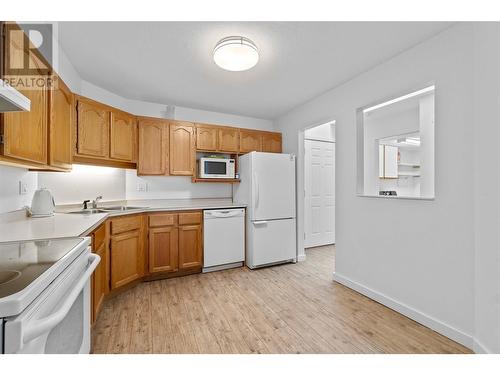 Kitchen - 250 5 Street Se Unit# 313, Salmon Arm, BC - Indoor Photo Showing Kitchen With Double Sink