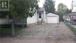 39 WINDSOR DRIVE  Whitchurch-Stouffville, ON L4A 7X3