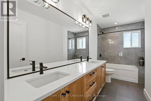 3124 Gillespie Trail, London South (South V), ON - Indoor Photo Showing Bathroom