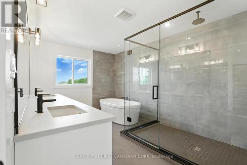 3124 Gillespie Trail, London South (South V), ON - Indoor Photo Showing Bathroom