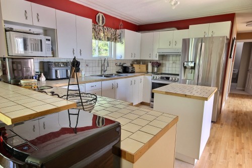 Cuisine - 7796 Boul. Rideau, Rouyn-Noranda, QC - Indoor Photo Showing Kitchen With Double Sink