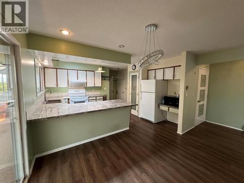 532 6Th. Avenue N, Creston, BC - Indoor Photo Showing Kitchen