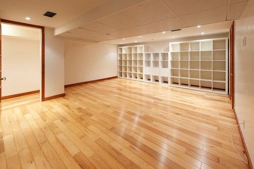 Salle familiale - 4058 Ch. Gage, Montréal (Ville-Marie), QC - Indoor Photo Showing Other Room