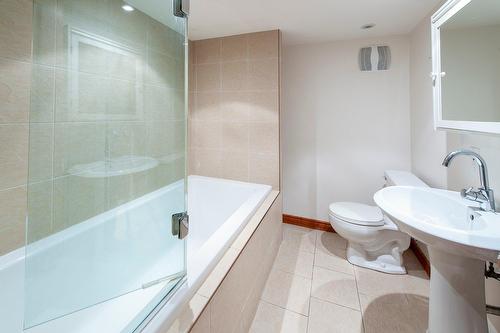 Salle de bains - 4058 Ch. Gage, Montréal (Ville-Marie), QC - Indoor Photo Showing Bathroom