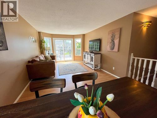 Living Room - 510 Cedar Street, Sicamous, BC - Indoor Photo Showing Living Room