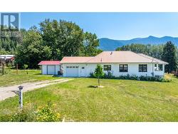 216 27TH Avenue  Creston, BC V0B 1G0