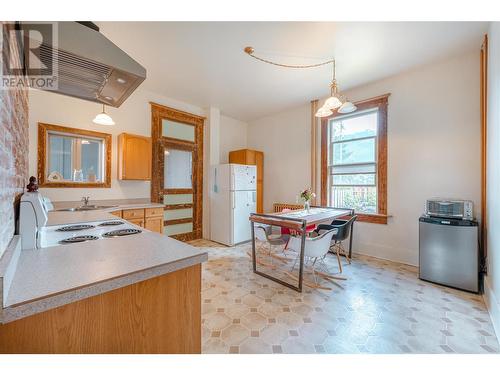 Main Floor Kitchen - 304 Second Street E, Revelstoke, BC - Indoor Photo Showing Kitchen