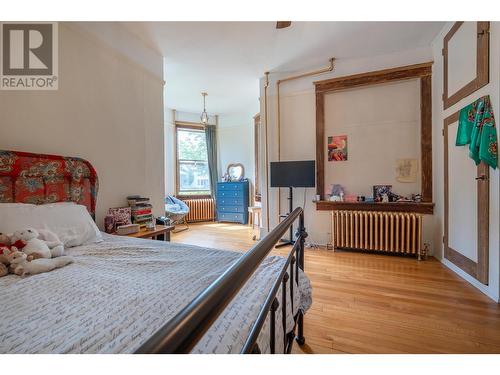 Main Floor Bedroom 1 - 304 Second Street E, Revelstoke, BC - Indoor Photo Showing Bedroom