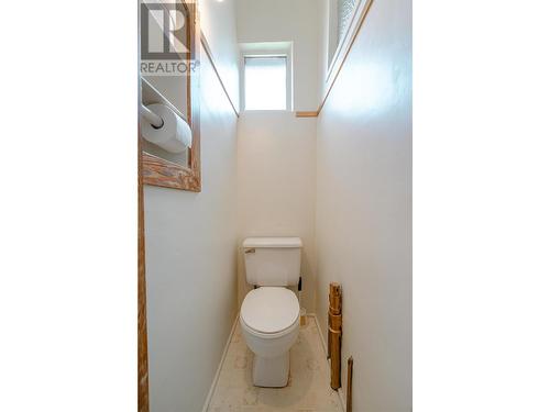Main Floor Bath - 304 Second Street E, Revelstoke, BC - Indoor Photo Showing Bathroom