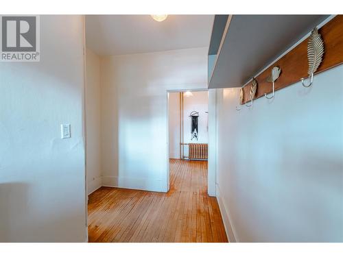 3rd Floor Foyer - 304 Second Street E, Revelstoke, BC - Indoor Photo Showing Other Room