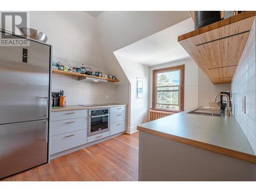 3rd Floor Kitchen - 304 Second Street E, Revelstoke, BC - Indoor Photo Showing Kitchen