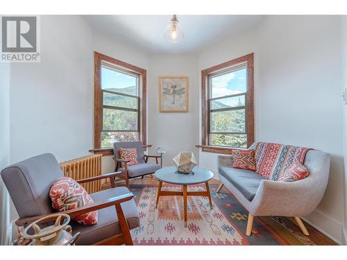 3rd Floor Living Room Nook - 304 Second Street E, Revelstoke, BC - Indoor Photo Showing Living Room