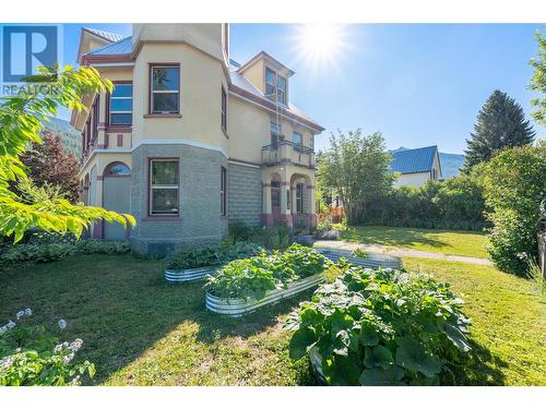 Side view from 2nd Street - 304 Second Street E, Revelstoke, BC - Outdoor