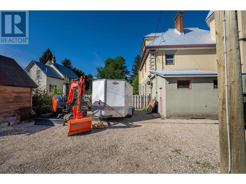 Off Street Parking - 304 Second Street E, Revelstoke, BC - Outdoor
