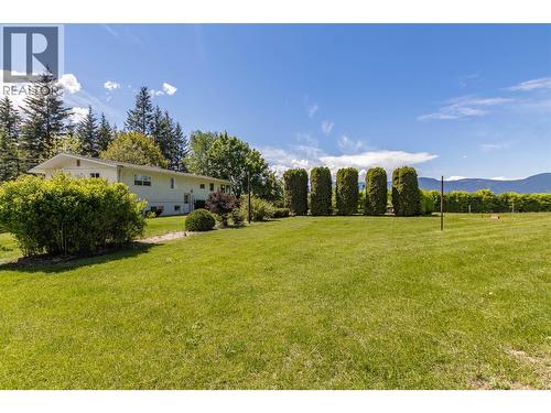 3851 10 Avenue Se, Salmon Arm, BC - Outdoor