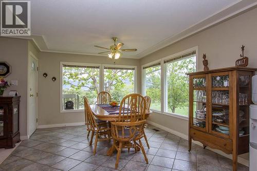 3851 10 Avenue Se, Salmon Arm, BC - Indoor Photo Showing Dining Room