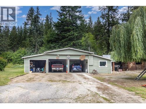 3851 10 Avenue Se, Salmon Arm, BC - Outdoor