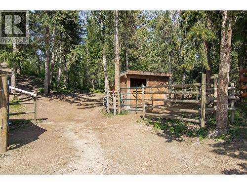 3851 10 Avenue Se, Salmon Arm, BC - Outdoor