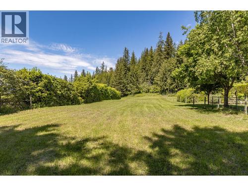 3851 10 Avenue Se, Salmon Arm, BC - Outdoor