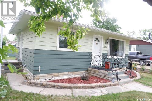 220 6th AVENUE W  Assiniboia, SK S0H 0B0
