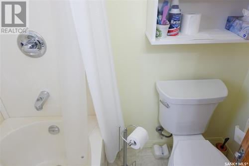 220 6Th Avenue W, Assiniboia, SK - Indoor Photo Showing Bathroom