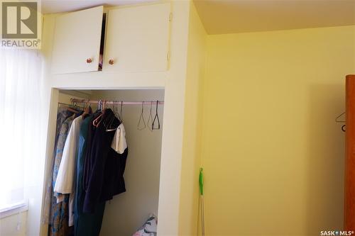 220 6Th Avenue W, Assiniboia, SK - Indoor