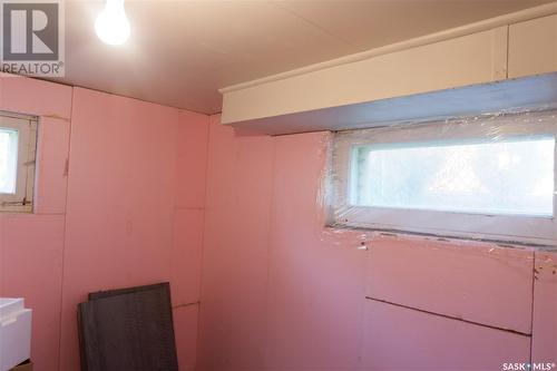 220 6Th Avenue W, Assiniboia, SK - Indoor