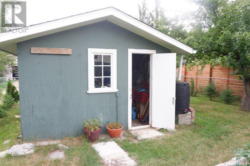 220 6Th Avenue W, Assiniboia, SK - Outdoor
