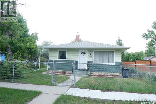 220 6Th Avenue W, Assiniboia, SK - Outdoor