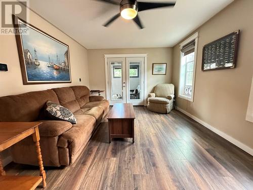 1640 Ode Road, Christina Lake, BC - Indoor Photo Showing Living Room