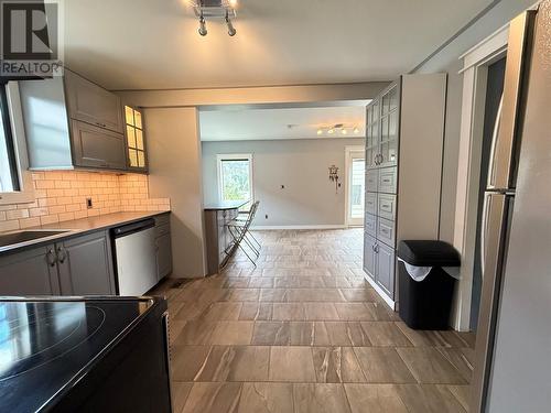 1640 Ode Road, Christina Lake, BC - Indoor Photo Showing Kitchen