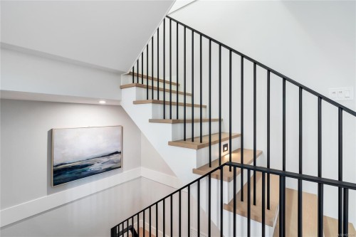 13-2590 Penrhyn St, Saanich, BC 